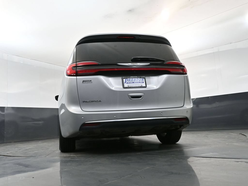Used 2024 Chrysler Pacifica Touring-L FWD image 22