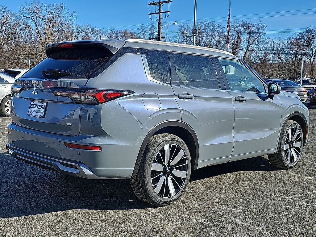 New 2026 Mitsubishi Outlander SEL image 4