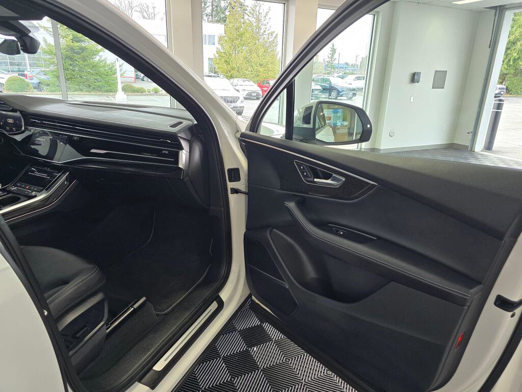 Used 2025 Audi Q7 3.0T Premium Plus image 46