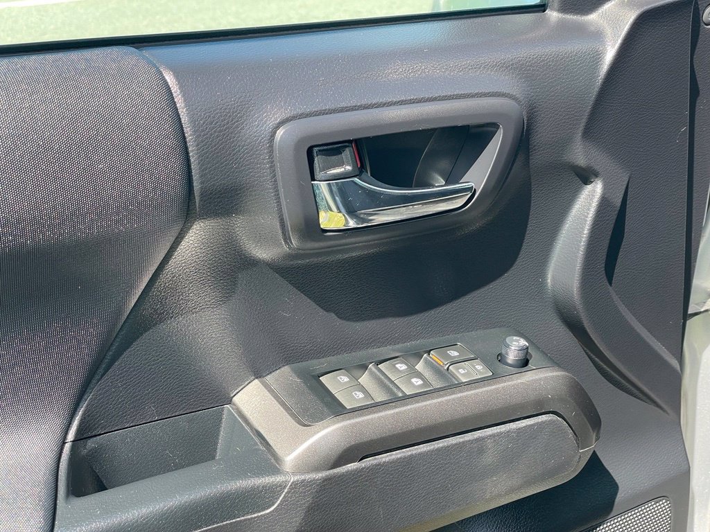 Used 2020 Toyota Tacoma TRD Off-Road AWD/4WD image 12