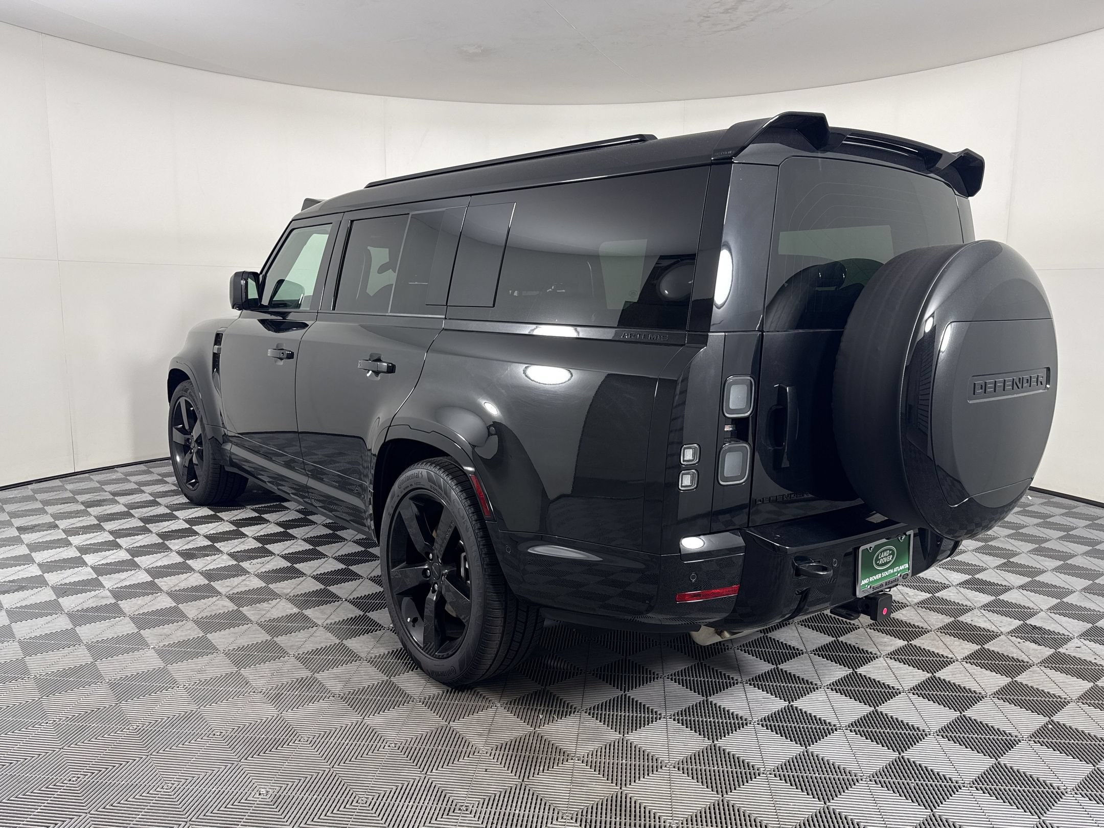 New 2026 Land Rover Defender 130 X-Dynamic SE AWD/4WD image 3