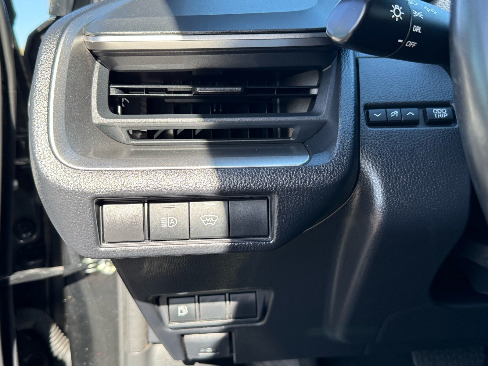Used 2024 Toyota Prius LE FWD image 15