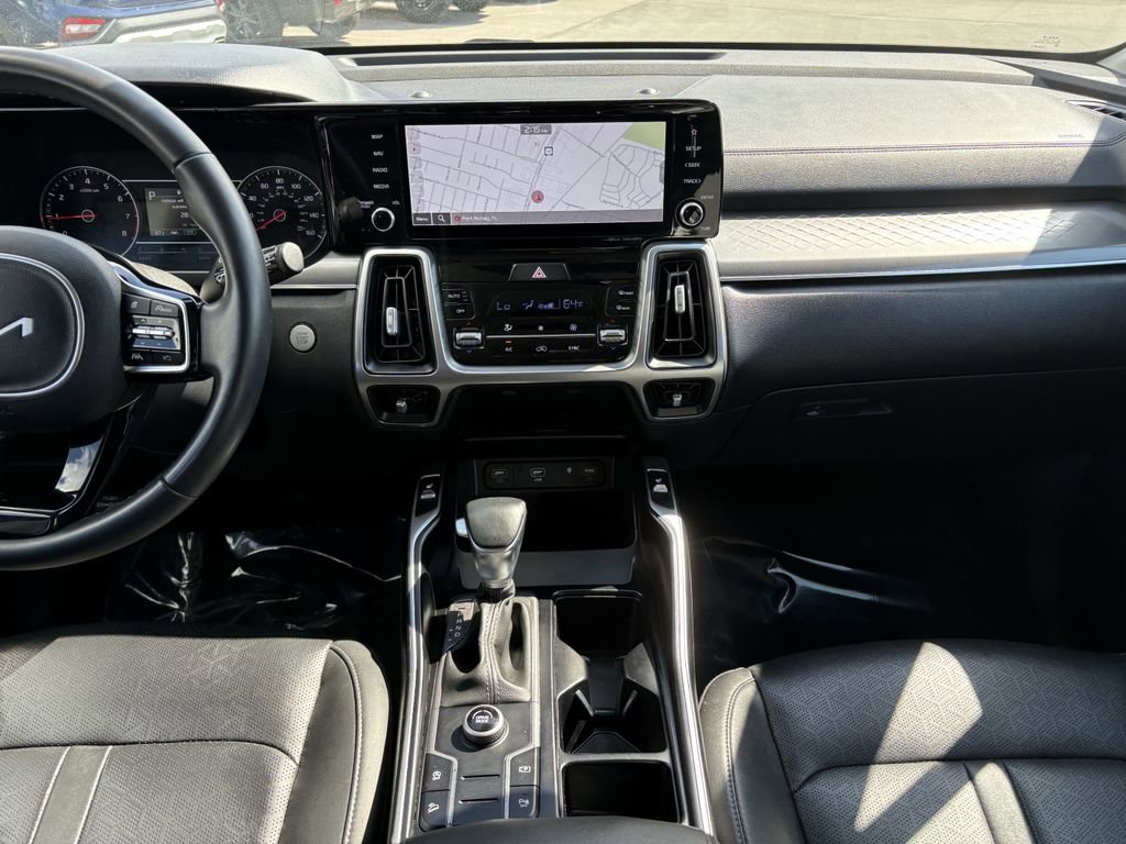 Used 2023 Kia Sorento S image 18