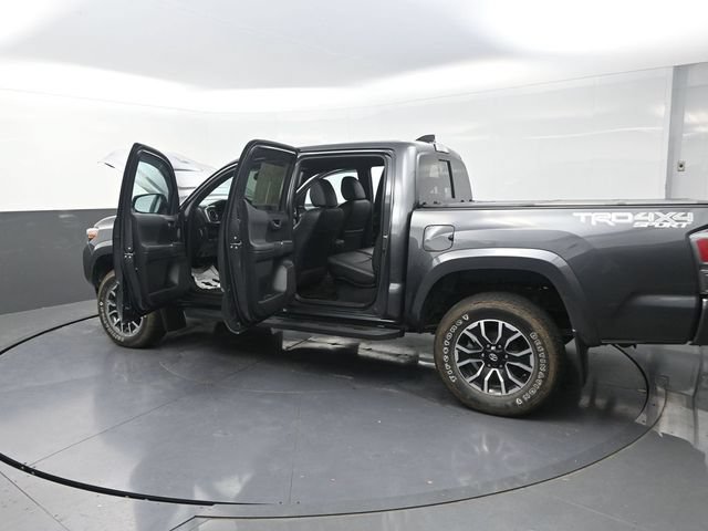 Used 2020 Toyota Tacoma TRD Sport w/ TRD Premium Sport Package AWD/4WD image 34