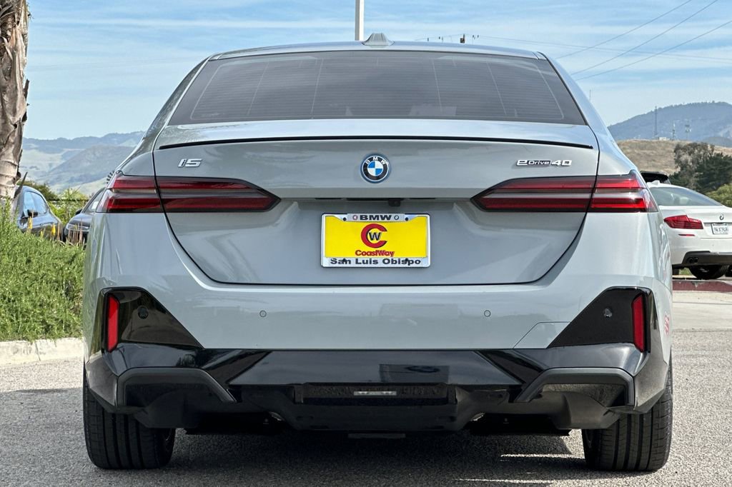 Used 2024 BMW i5 eDrive40i w/ M Sport Package image 4