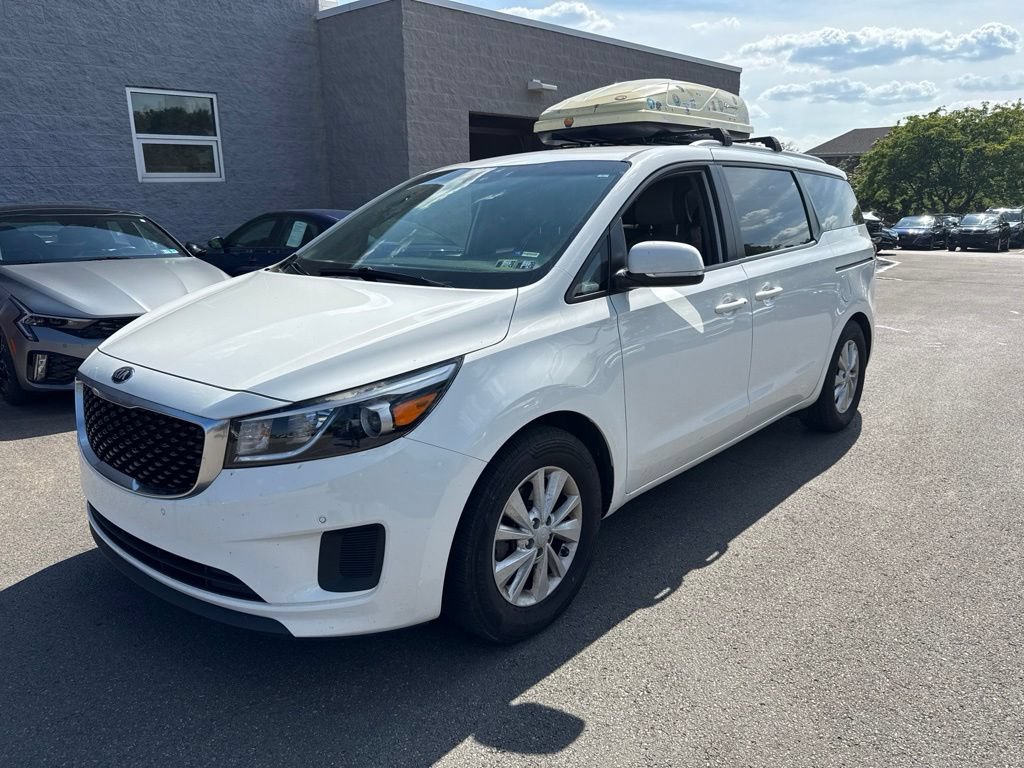 Used 2017 Kia Sedona LX w/ LX Essentials Premium Package FWD image 3