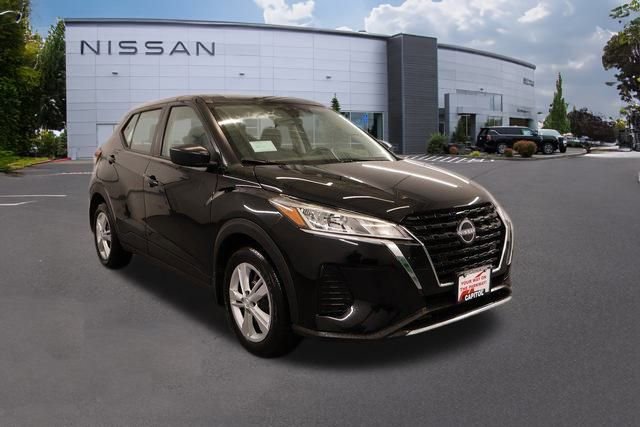 New 2025 Nissan Kicks Play S