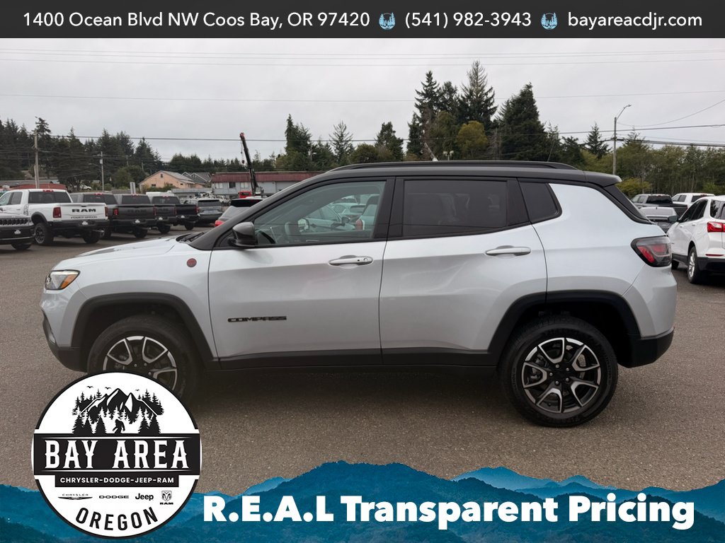 Used 2024 Jeep Compass Trailhawk w/ Trailhawk Elite Group AWD/4WD image 3