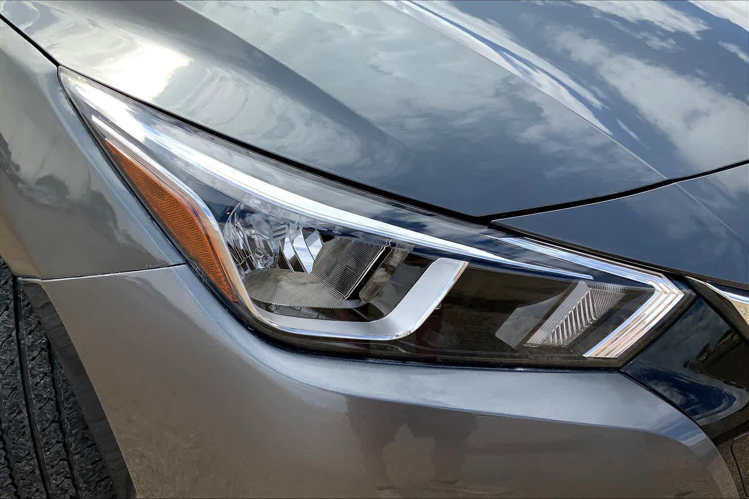 Used 2020 Nissan Versa S FWD image 27