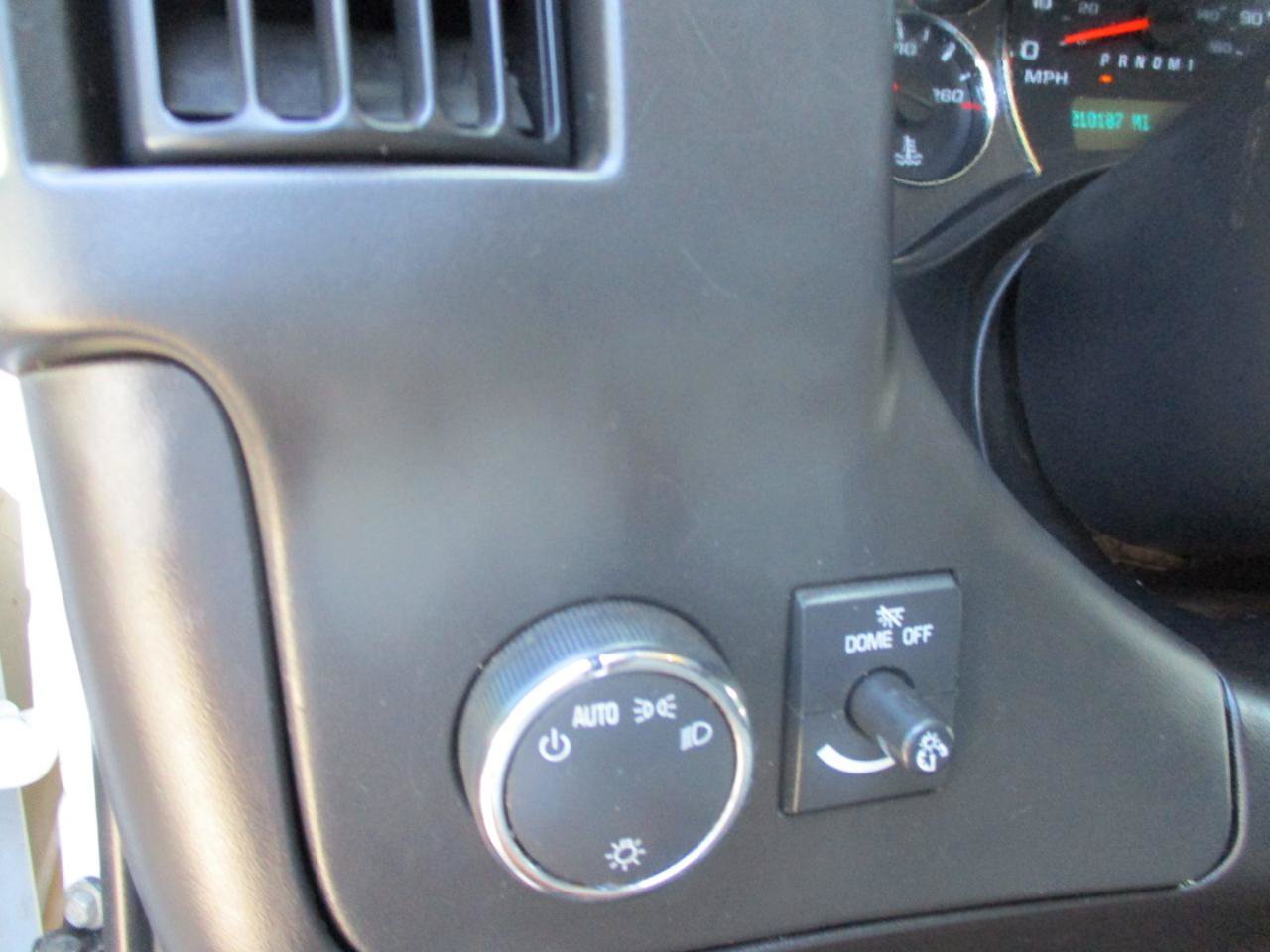Used 2011 Chevrolet Express 2500 RWD image 13