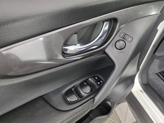 Used 2019 Nissan Rogue S w/ Special Edition Package AWD/4WD image 40