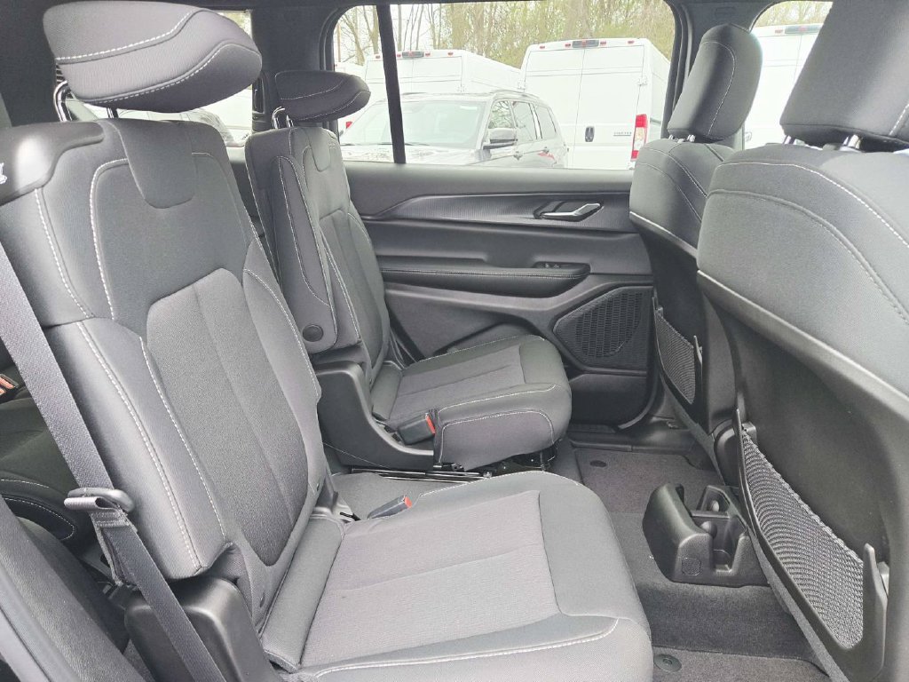 New 2026 Jeep Grand Cherokee L 4WD image 19