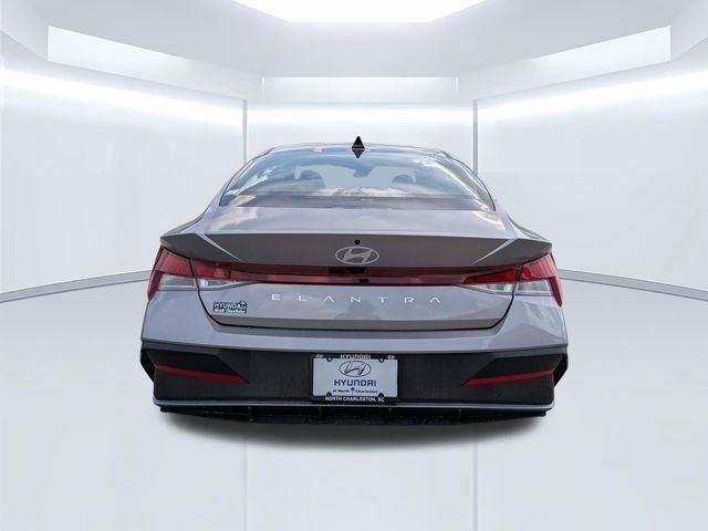 Certified 2026 Hyundai Elantra SE FWD image 5