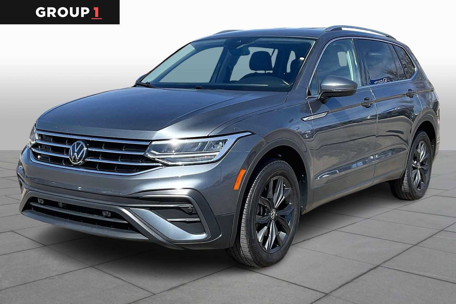 Used 2024 Volkswagen Tiguan SE FWD image 1
