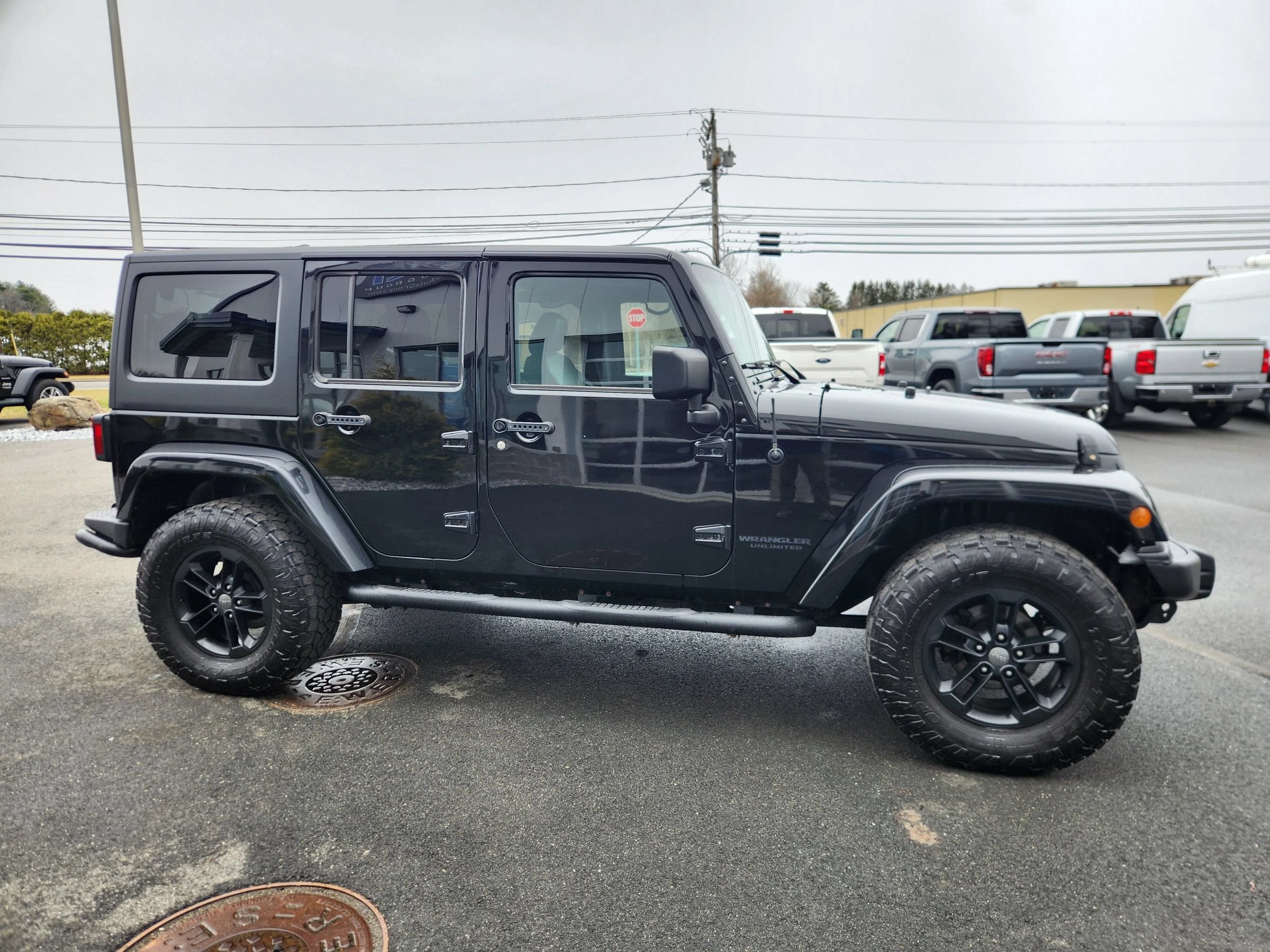 Used 2017 Jeep Wrangler Unlimited Sahara AWD/4WD image 24