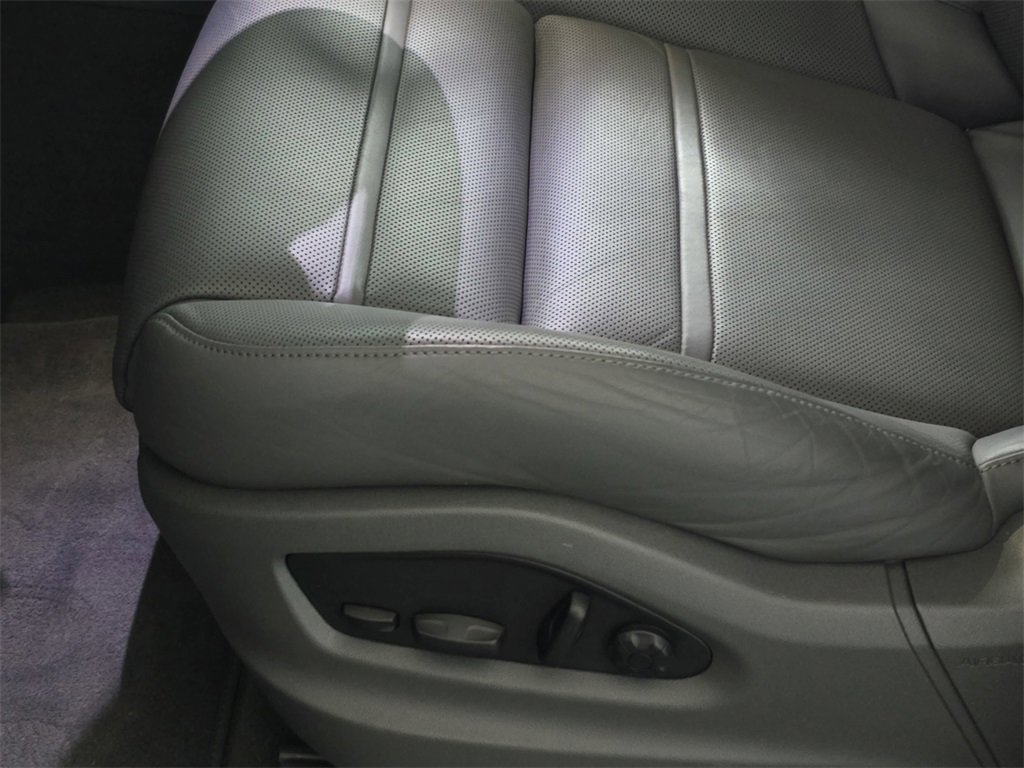 Used 2023 Porsche Cayenne GTS image 31