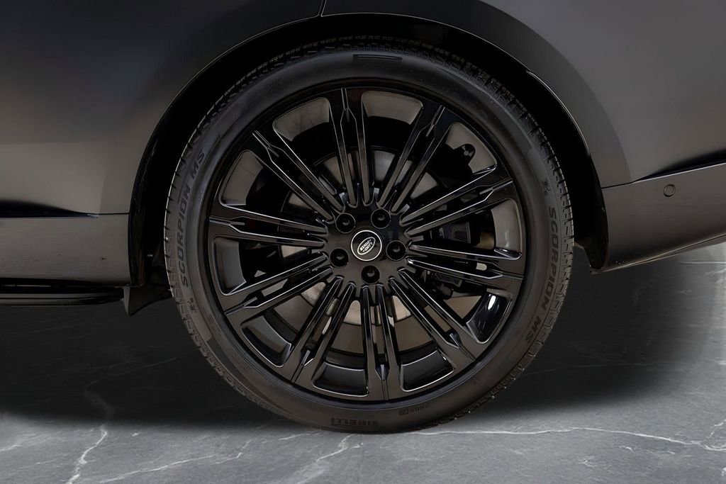 Used 2025 Land Rover Range Rover Long Wheelbase Autobiography image 46