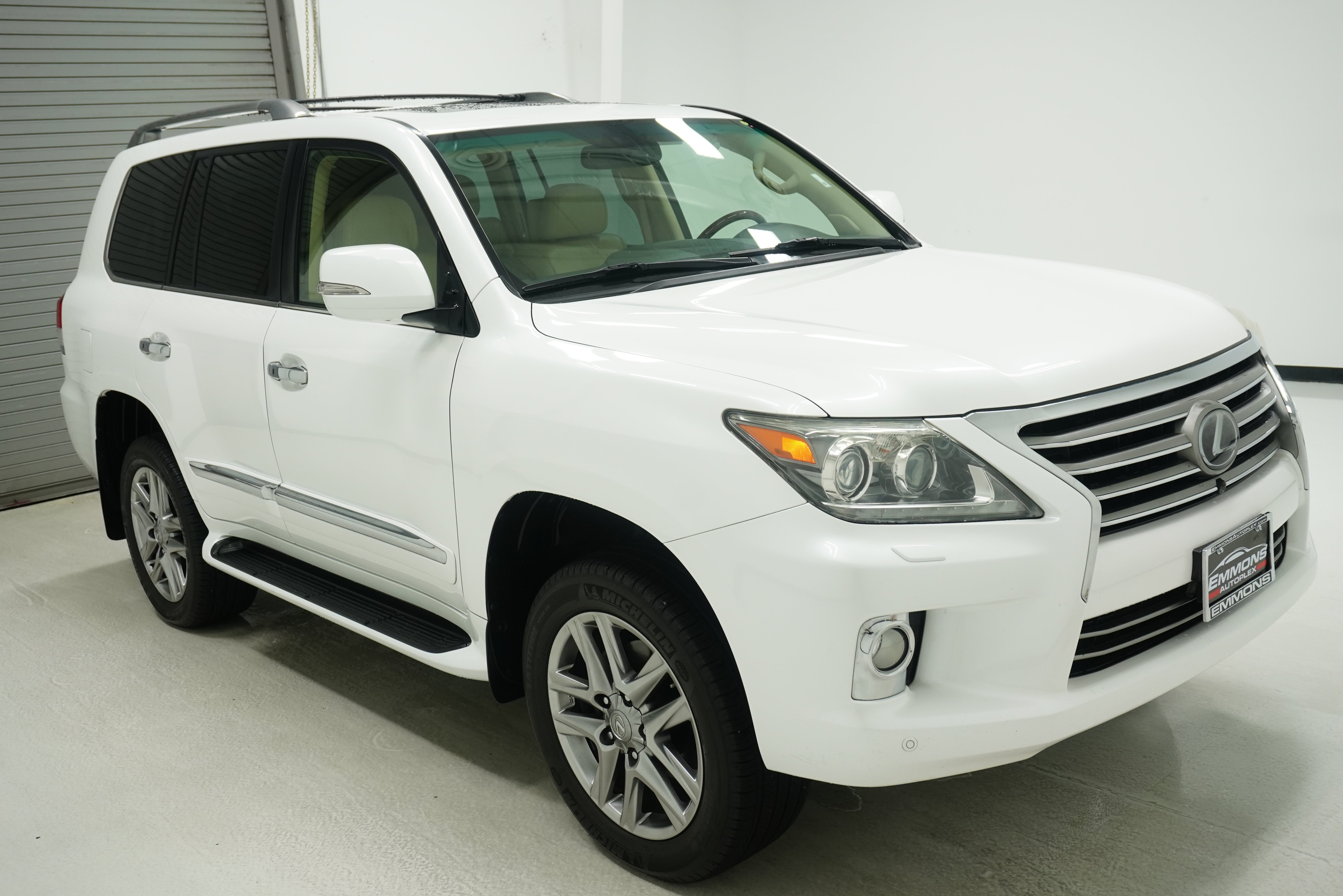Used 2013 Lexus LX 570 4WD w/ Luxury Pkg w/Pre-crash image 3