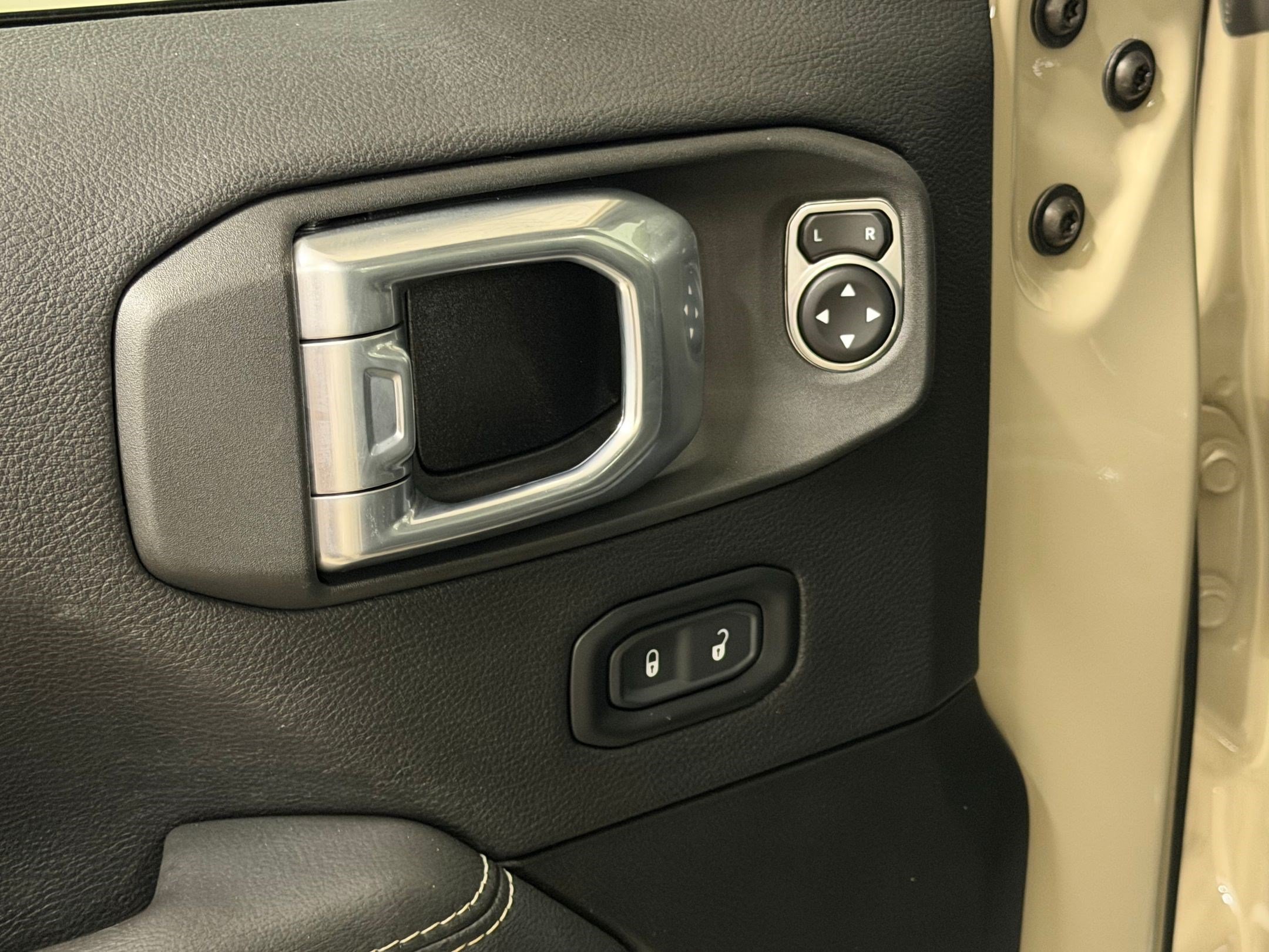 Used 2022 Jeep Gladiator Overland w/ Popular Equipment Package AWD/4WD image 33