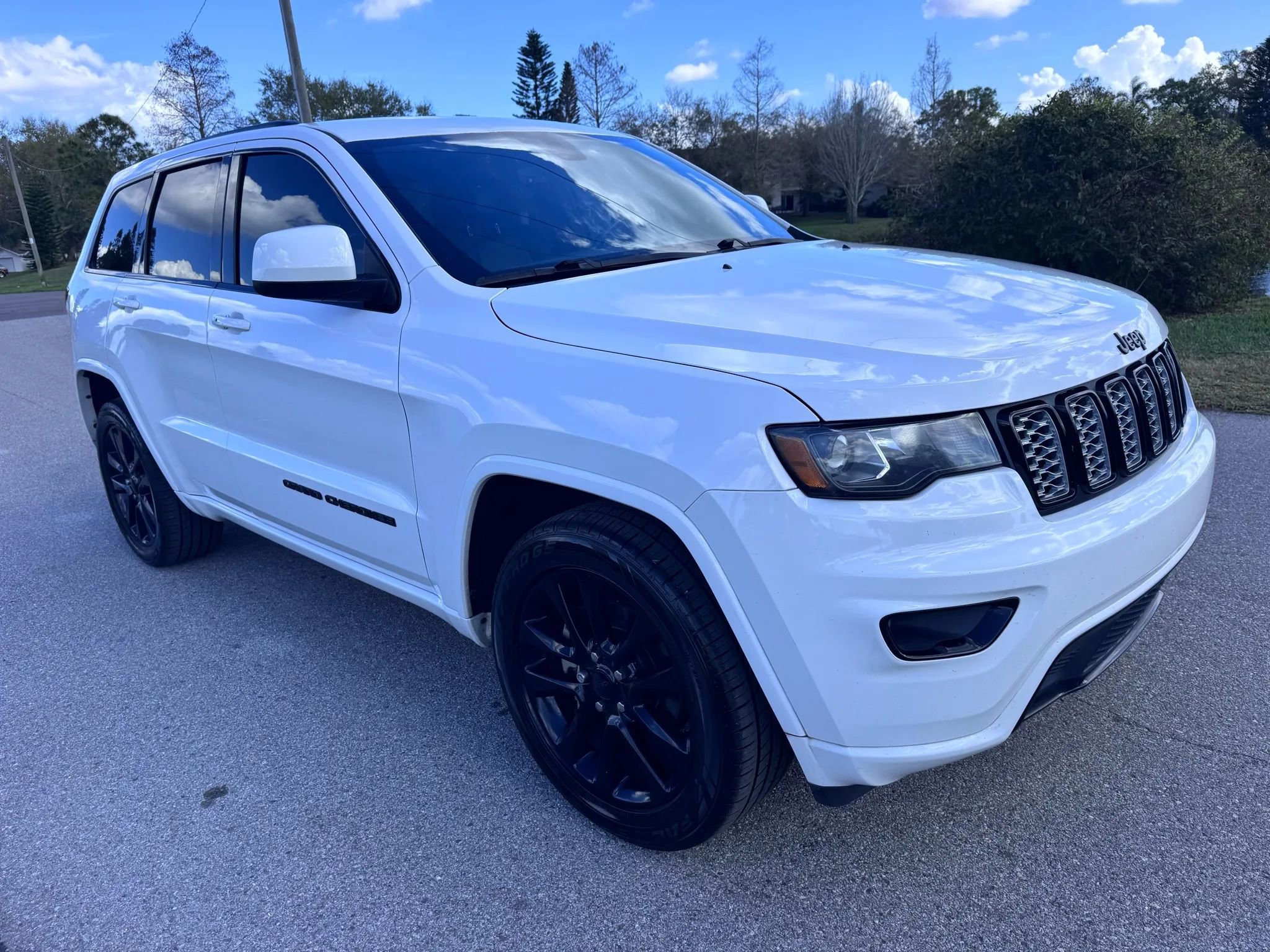 Used 2018 Jeep Grand Cherokee Altitude image 2