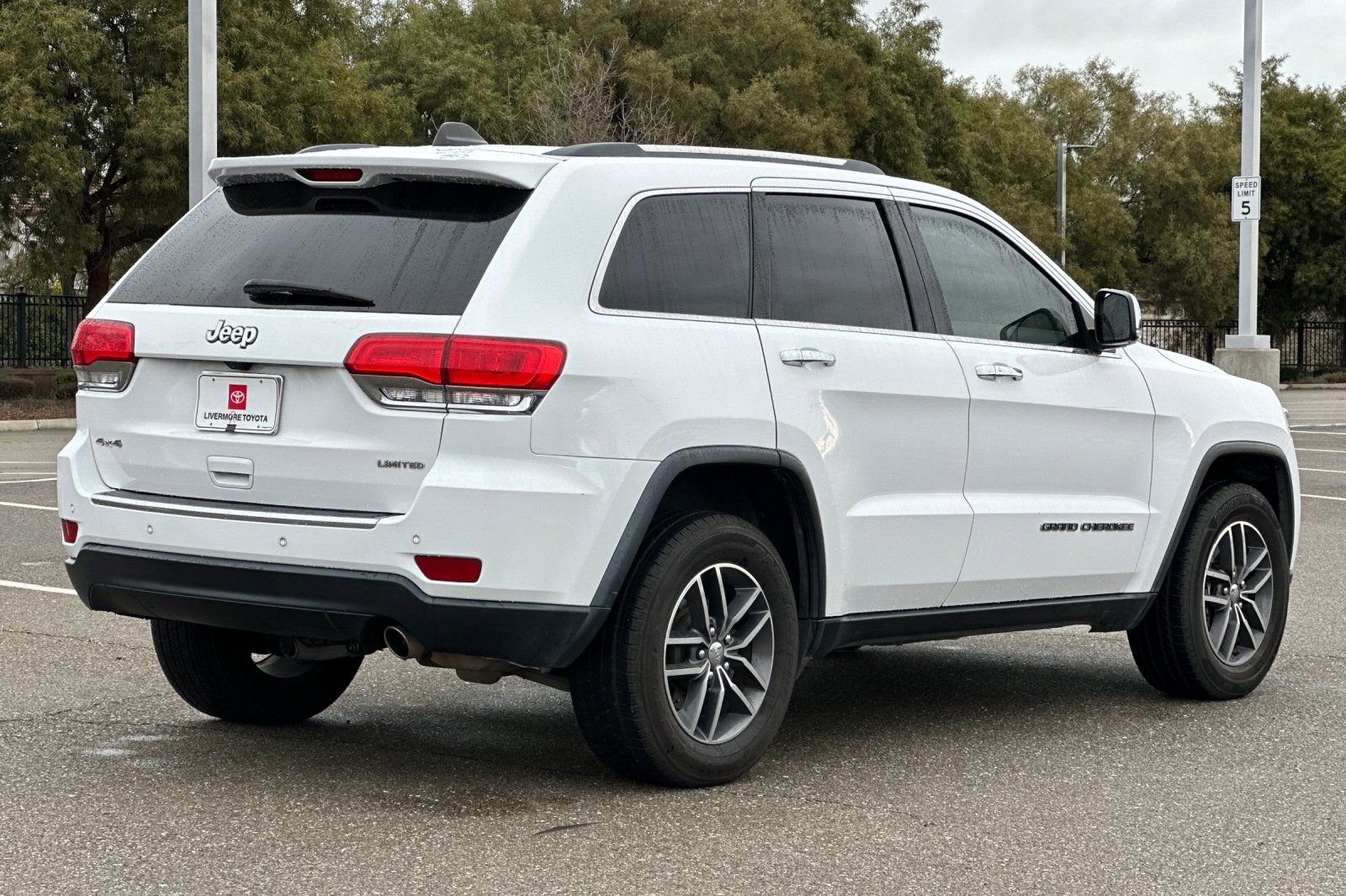 Used 2018 Jeep Grand Cherokee Limited image 4