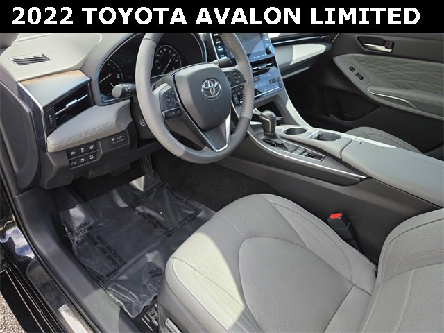 Used 2022 Toyota Avalon Limited image 23