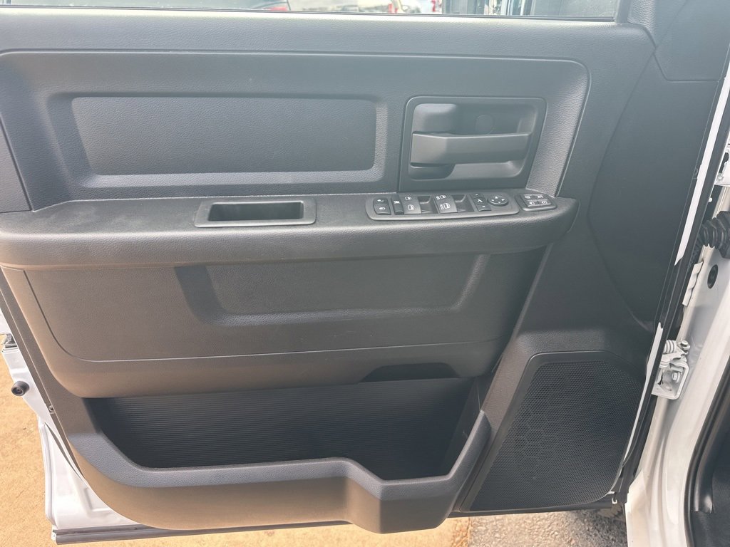 Used 2024 RAM 2500 Tradesman w/ Chrome Appearance Group image 16