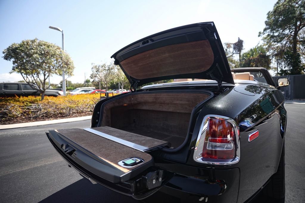 Used 2010 Rolls-Royce Phantom Drophead Coupe image 22