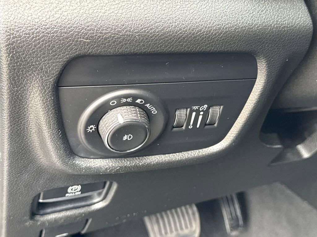 Used 2022 Jeep Grand Cherokee L Limited AWD/4WD image 29