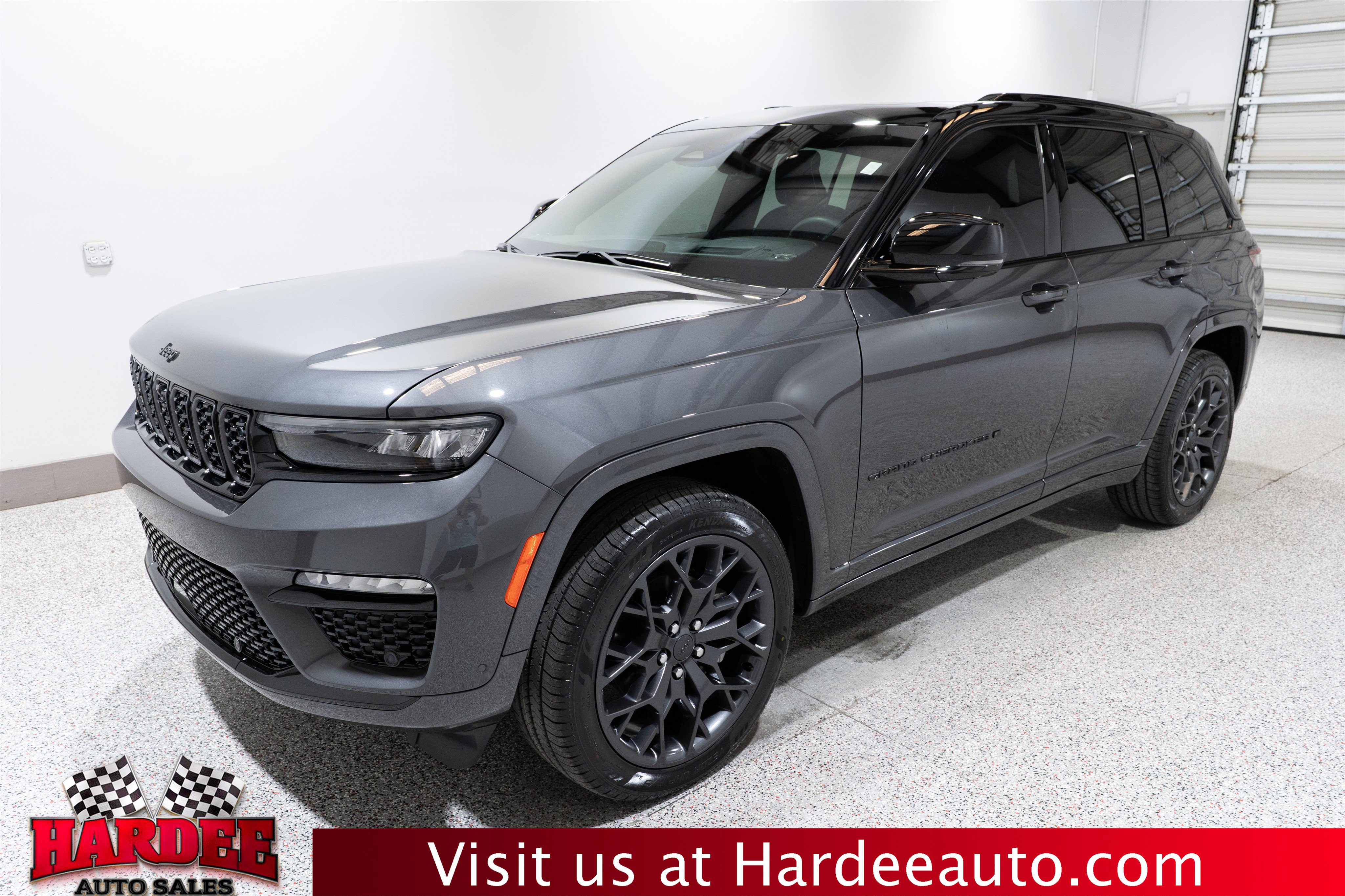 Used 2025 Jeep Grand Cherokee Summit w/ Adv Protech Group IV AWD/4WD image 2