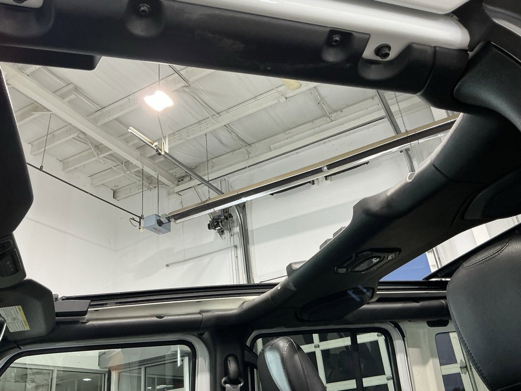 Used 2022 Jeep Wrangler Unlimited Sahara w/ Cold Weather Group image 10