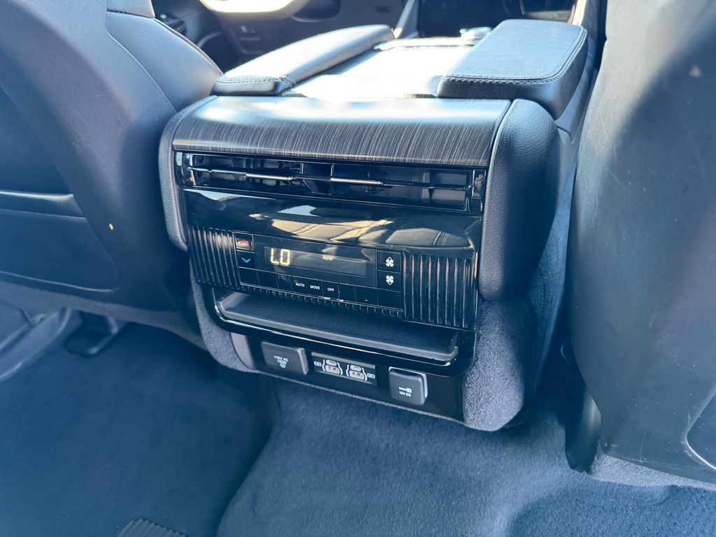 Used 2023 Jeep Wagoneer Series II AWD/4WD image 15