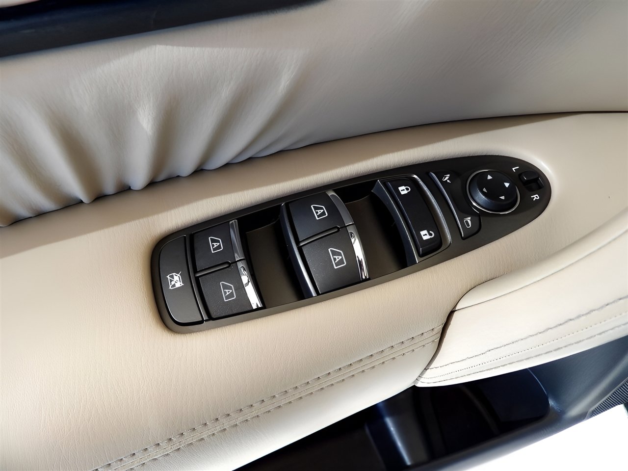 Used 2019 Nissan Armada SL w/ Premium Package image 12