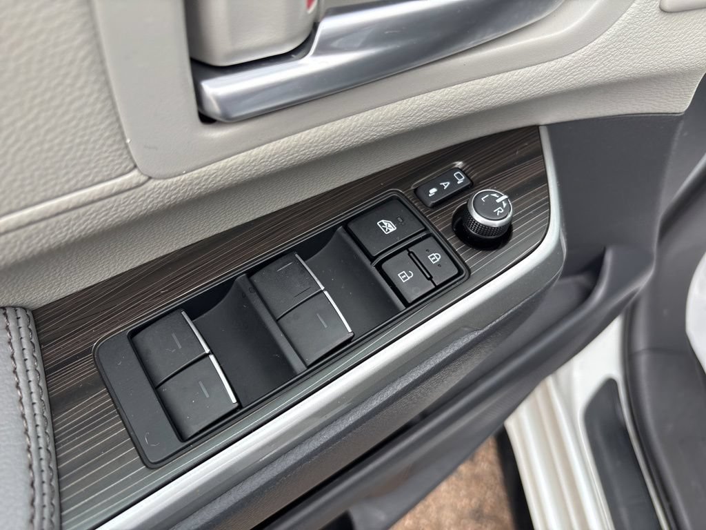Used 2023 Toyota Sienna Limited AWD/4WD image 16