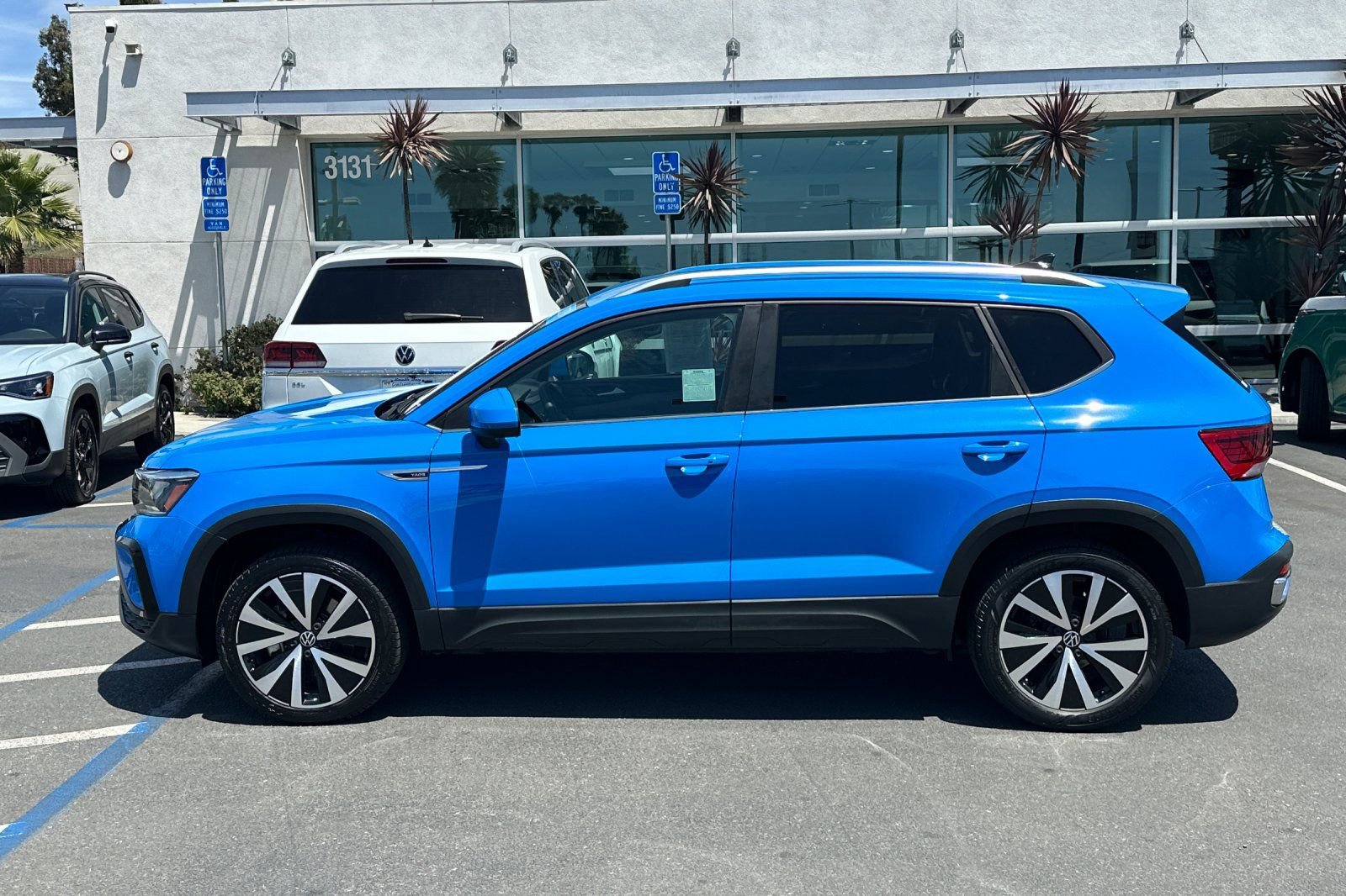 Used 2023 Volkswagen Taos SE FWD image 8