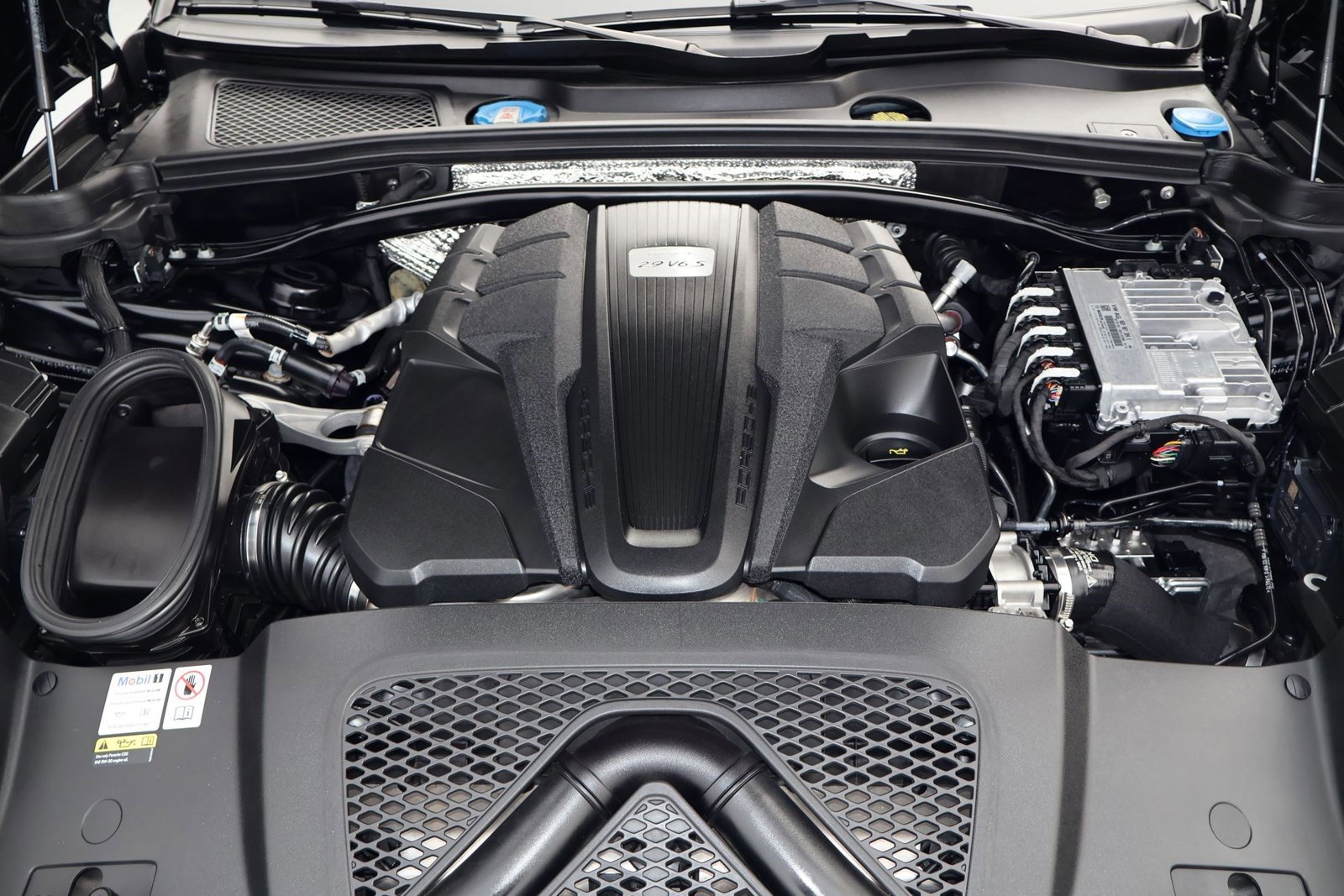 Certified 2022 Porsche Macan S image 27