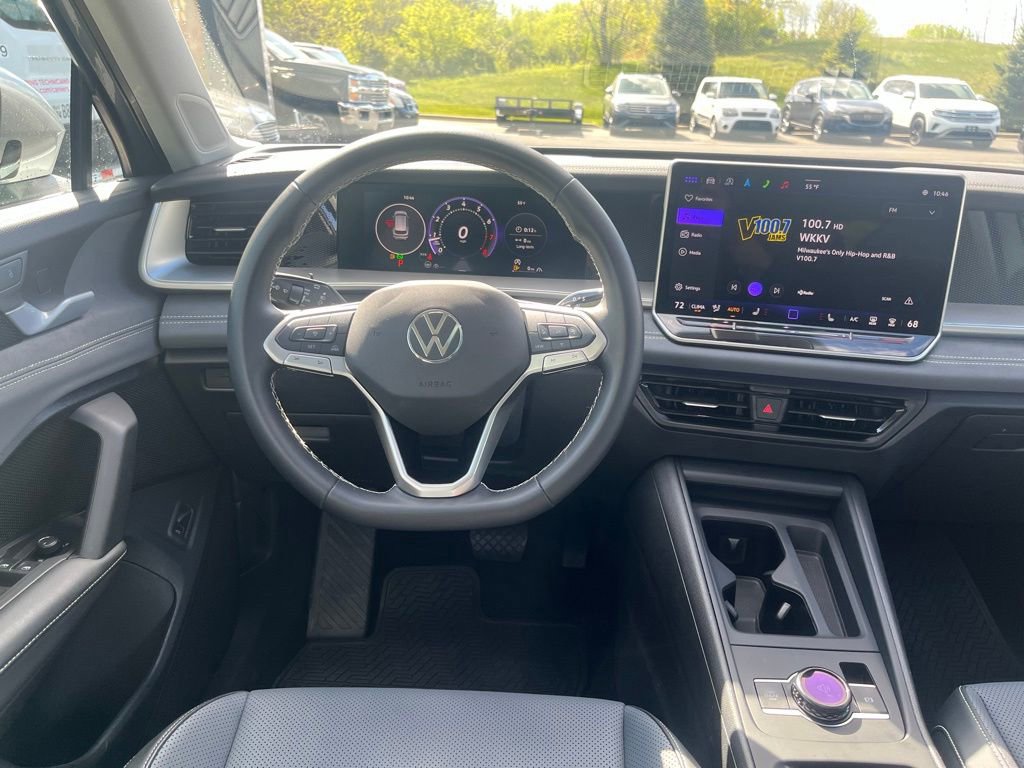 Certified 2025 Volkswagen Tiguan SE w/ Panoramic Sunroof Package AWD/4WD image 19