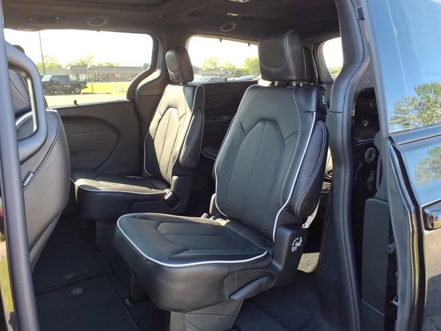 New 2027 Chrysler Pacifica Limited AWD/4WD image 28