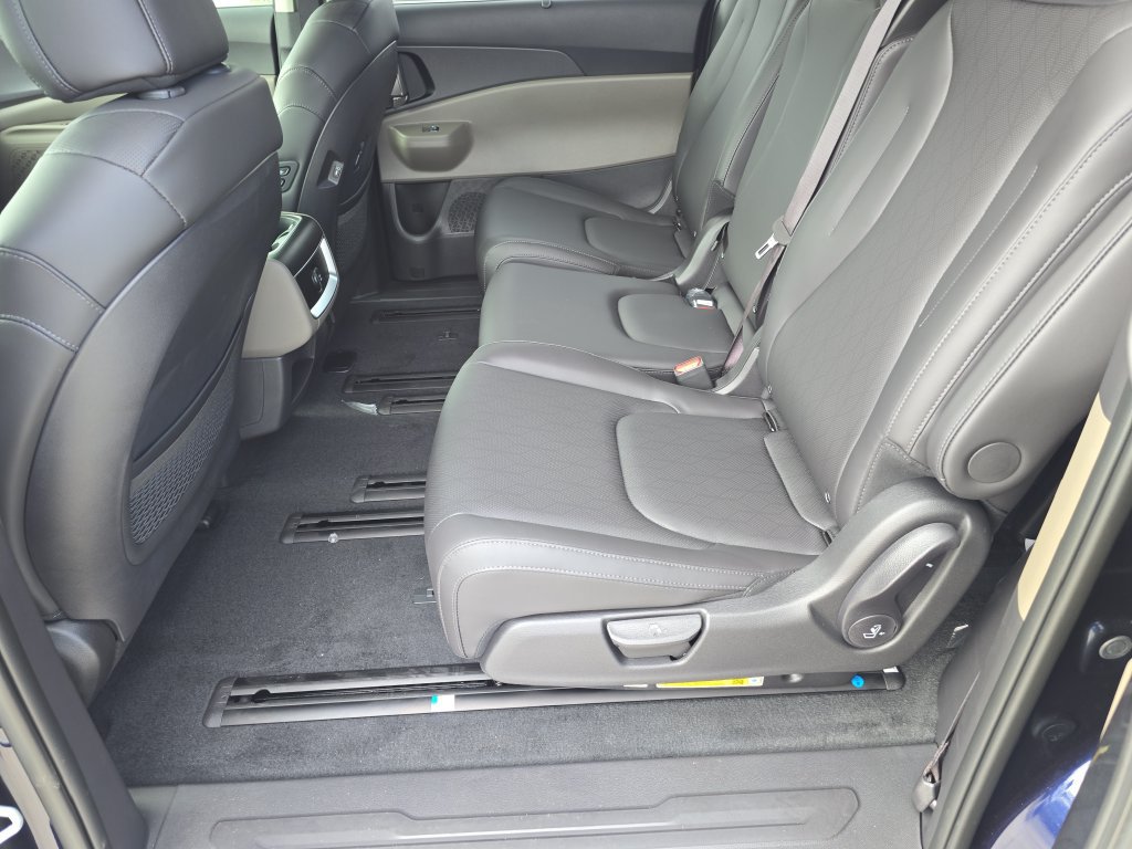 New 2027 Kia Carnival EX FWD image 17