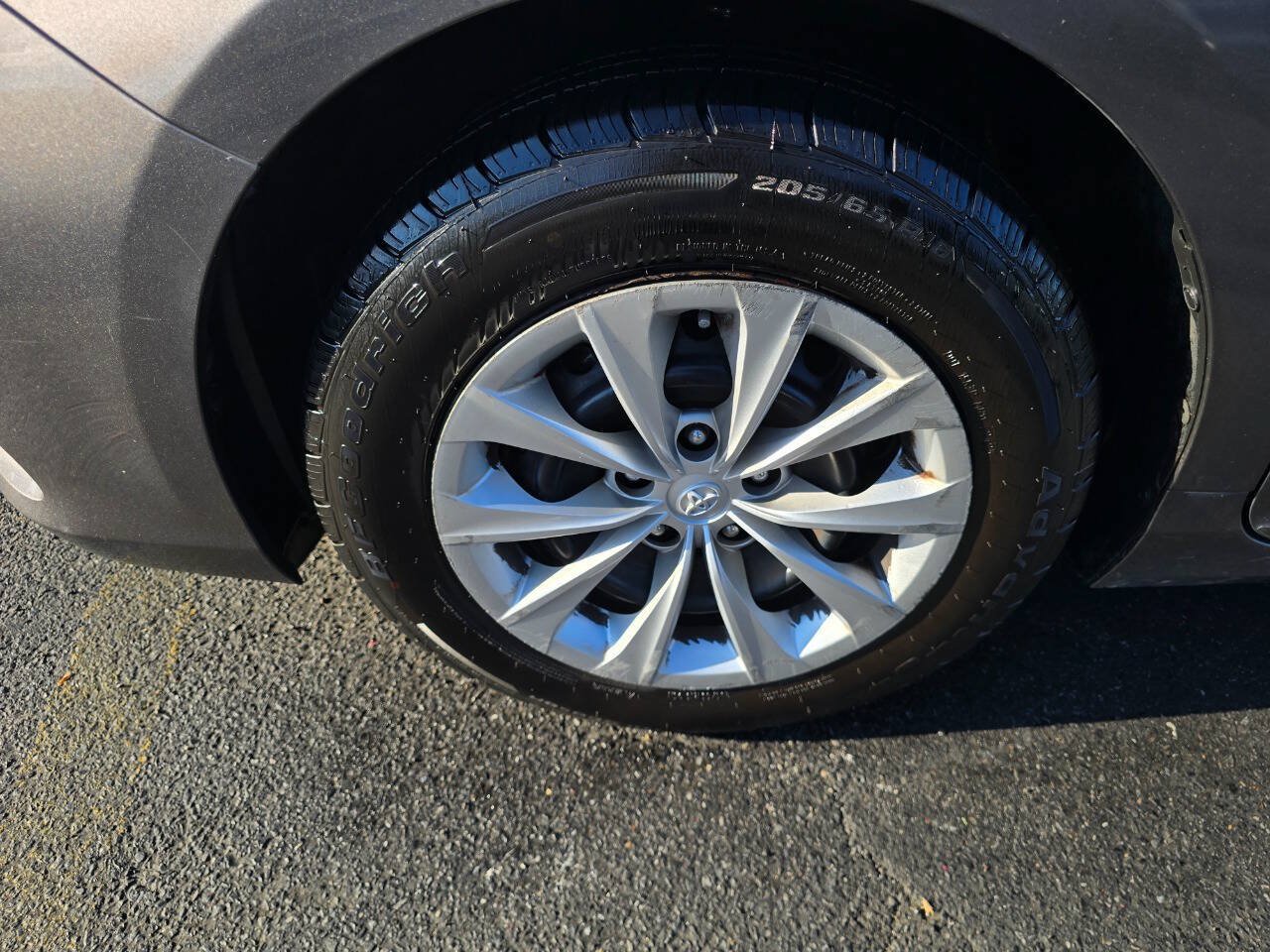 Used 2016 Toyota Camry LE FWD image 11