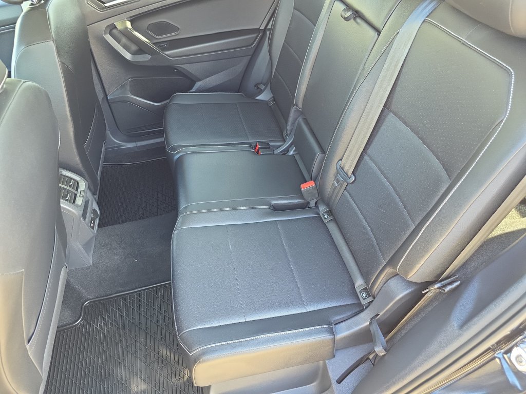 Used 2021 Volkswagen Tiguan SEL AWD/4WD image 12