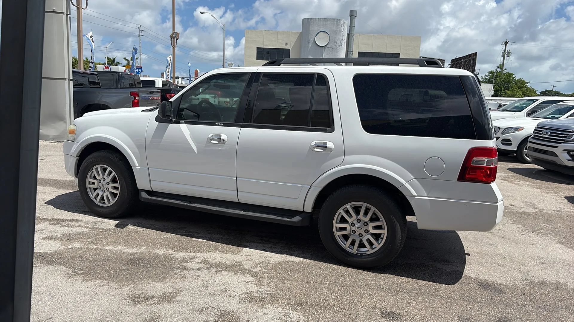 Used 2014 Ford Expedition XLT RWD image 8