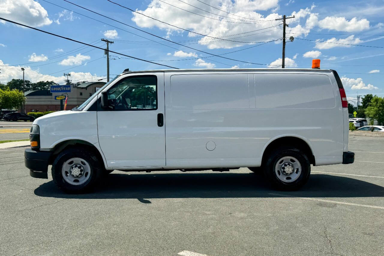 Used 2018 Chevrolet Express 2500 w/ Driver Convenience Package RWD image 7