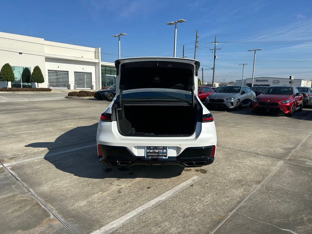 Certified 2025 BMW 760i xDrive w/ Luxury Rear Seating Package image 22