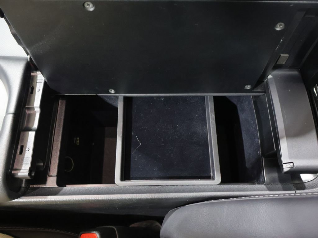 Used 2024 Toyota Crown Limited image 31