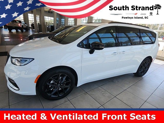 New 2025 Chrysler Pacifica Limited image 1