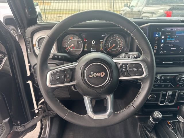 Used 2025 Jeep Wrangler Unlimited Sahara AWD/4WD image 12