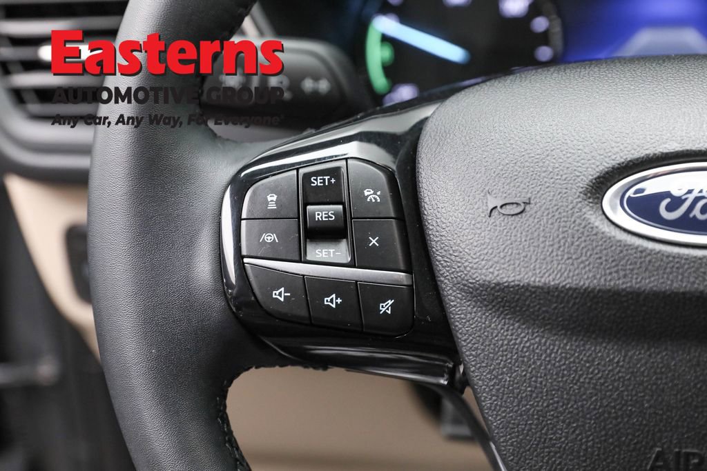 Used 2022 Ford Escape SE w/ Cold Weather Package image 15