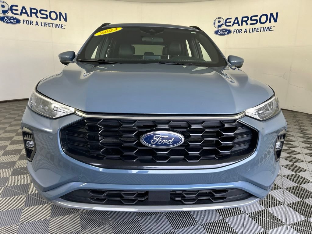 Used 2023 Ford Escape ST-Line Select AWD/4WD image 2