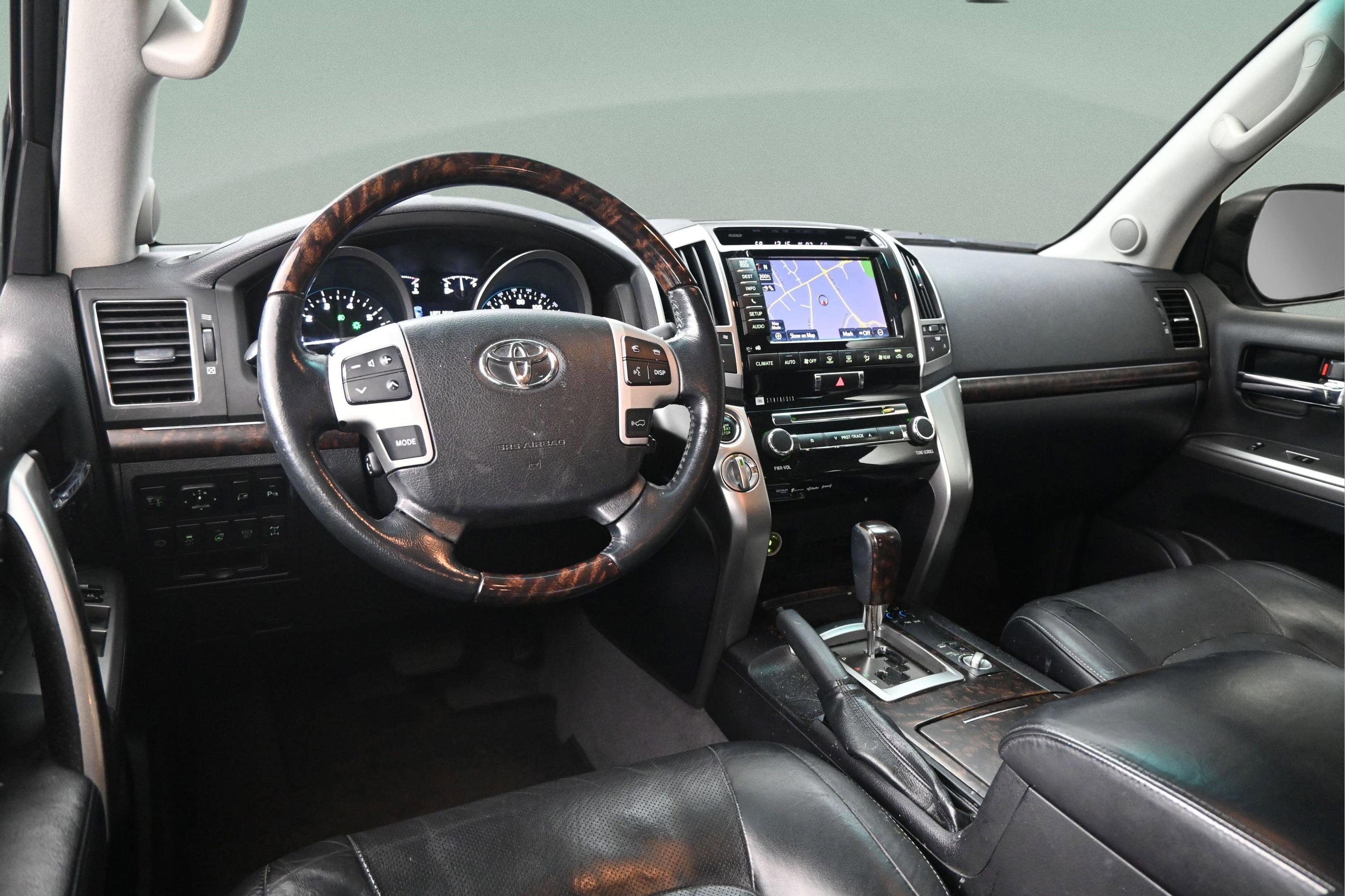 Used 2014 Toyota Land Cruiser AWD/4WD image 35